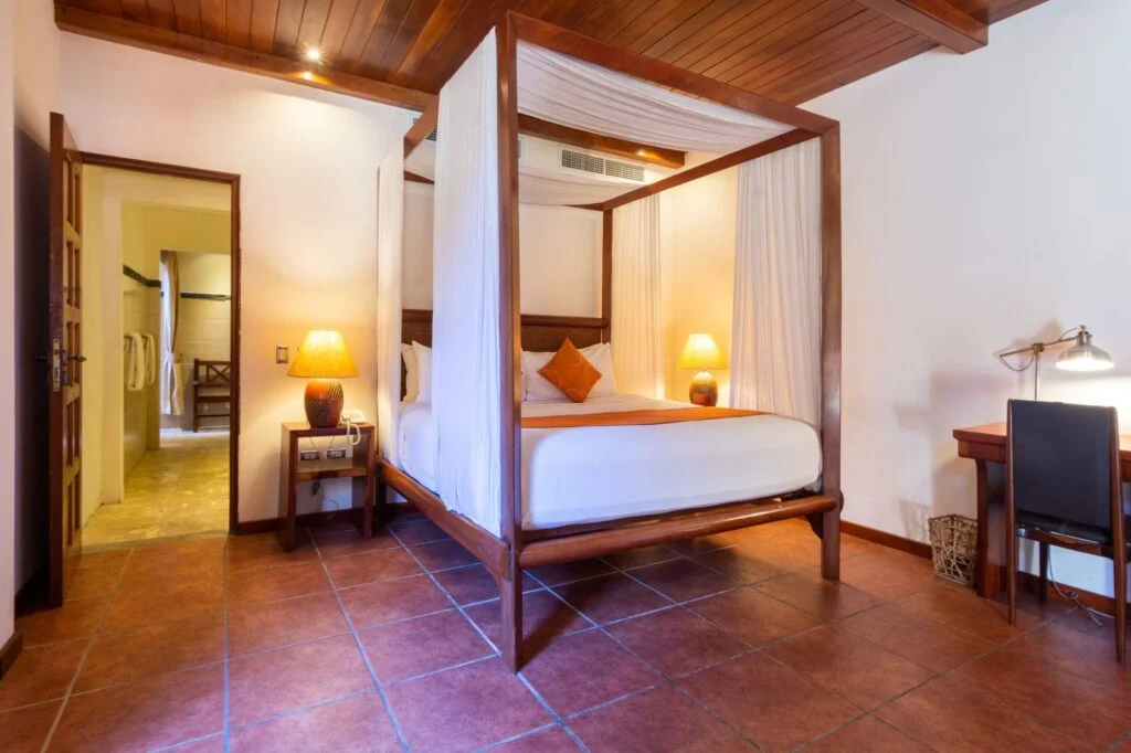 Musa Deluxe Room with king bed at Hotel Estrada in Granada, Nicaragua